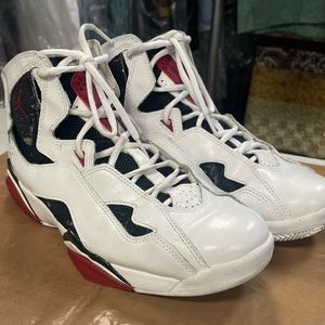 Used Jordan 7. Jordan True Flight. size 9. Good condition. Take as is ;)